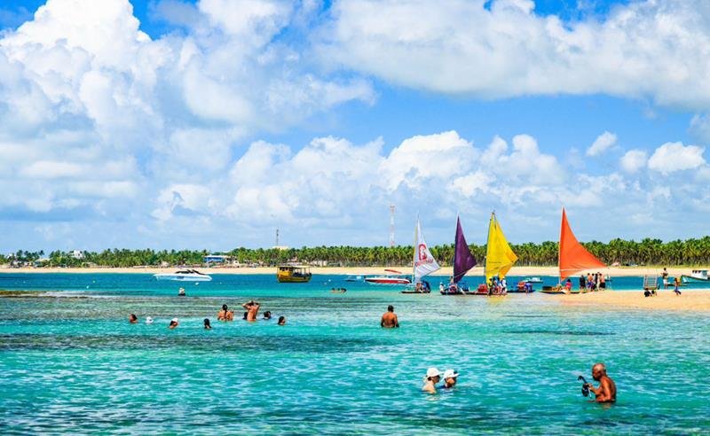 Campanha Porto de Galinhas Premia 2026 aposta na temática do futebol para impulsionar vendas